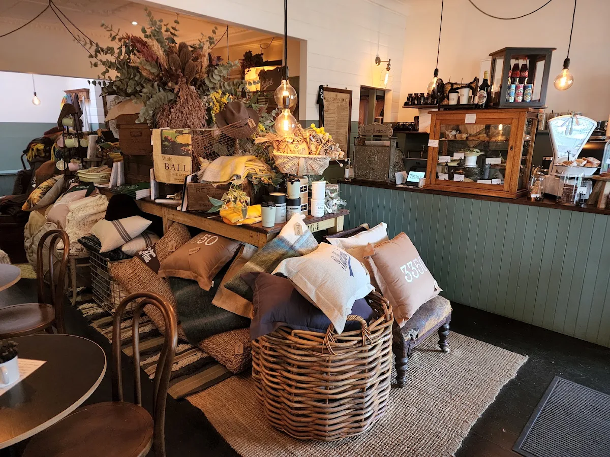 Vibe, Ma Belle’s Cafe