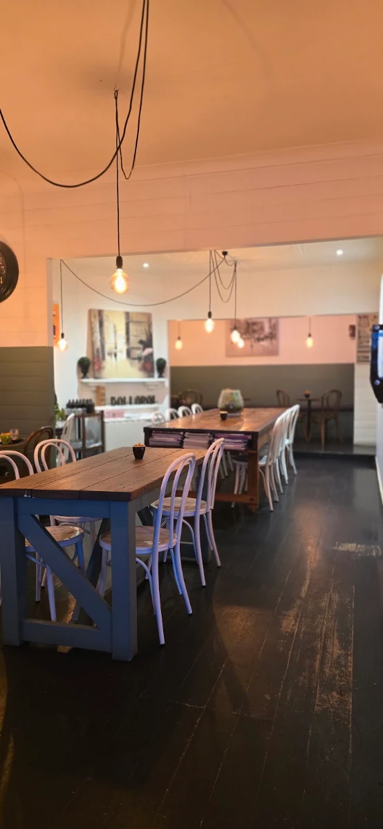 Vibe, Ma Belle’s Cafe