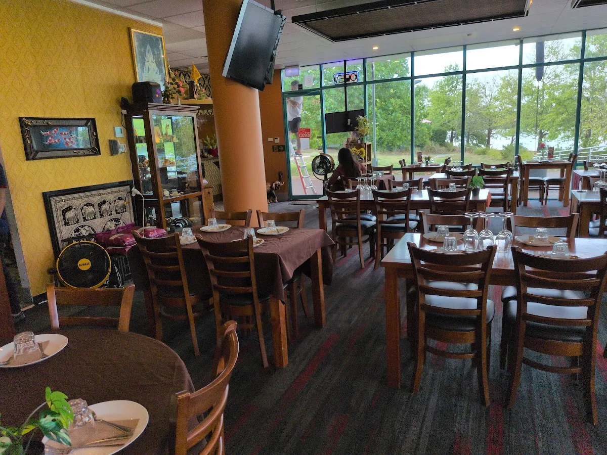 Vibe, Lakeside Thai Cuisine