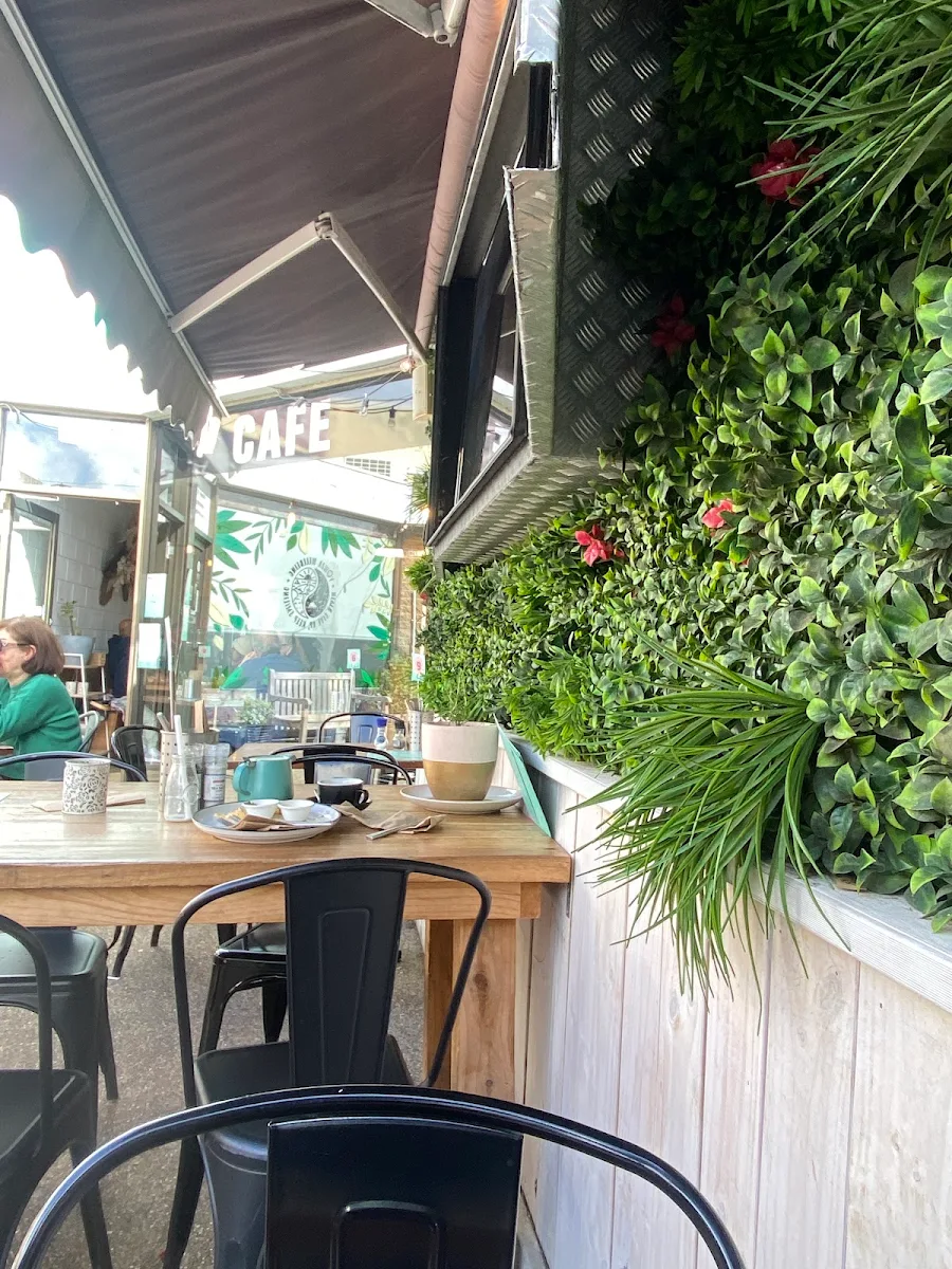 Vibe, Penny Lane Island Cafe