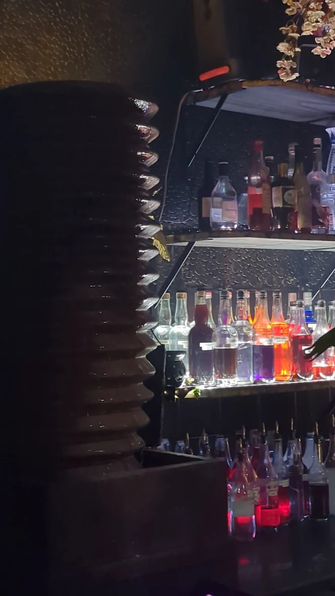 Vibe, Baby Dragon Bar