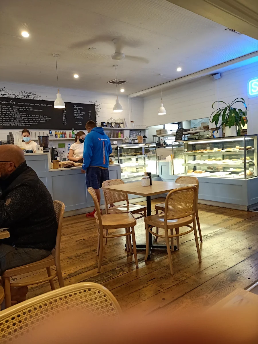 Vibe, The Deli