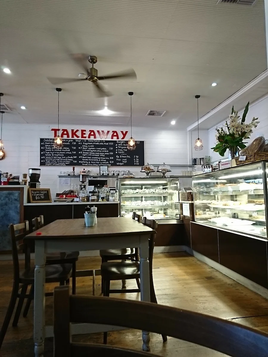 Vibe, The Deli