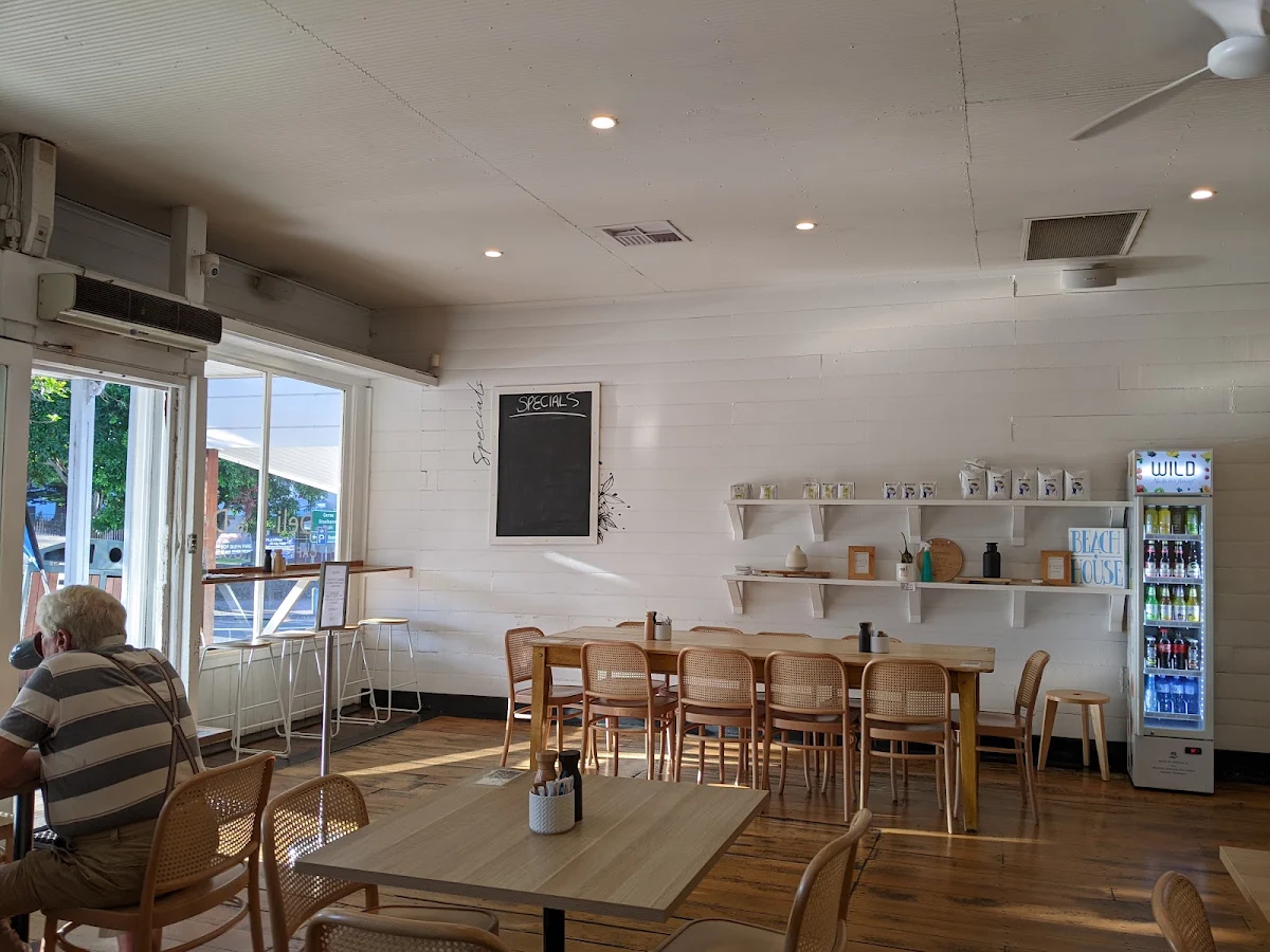Vibe, The Deli