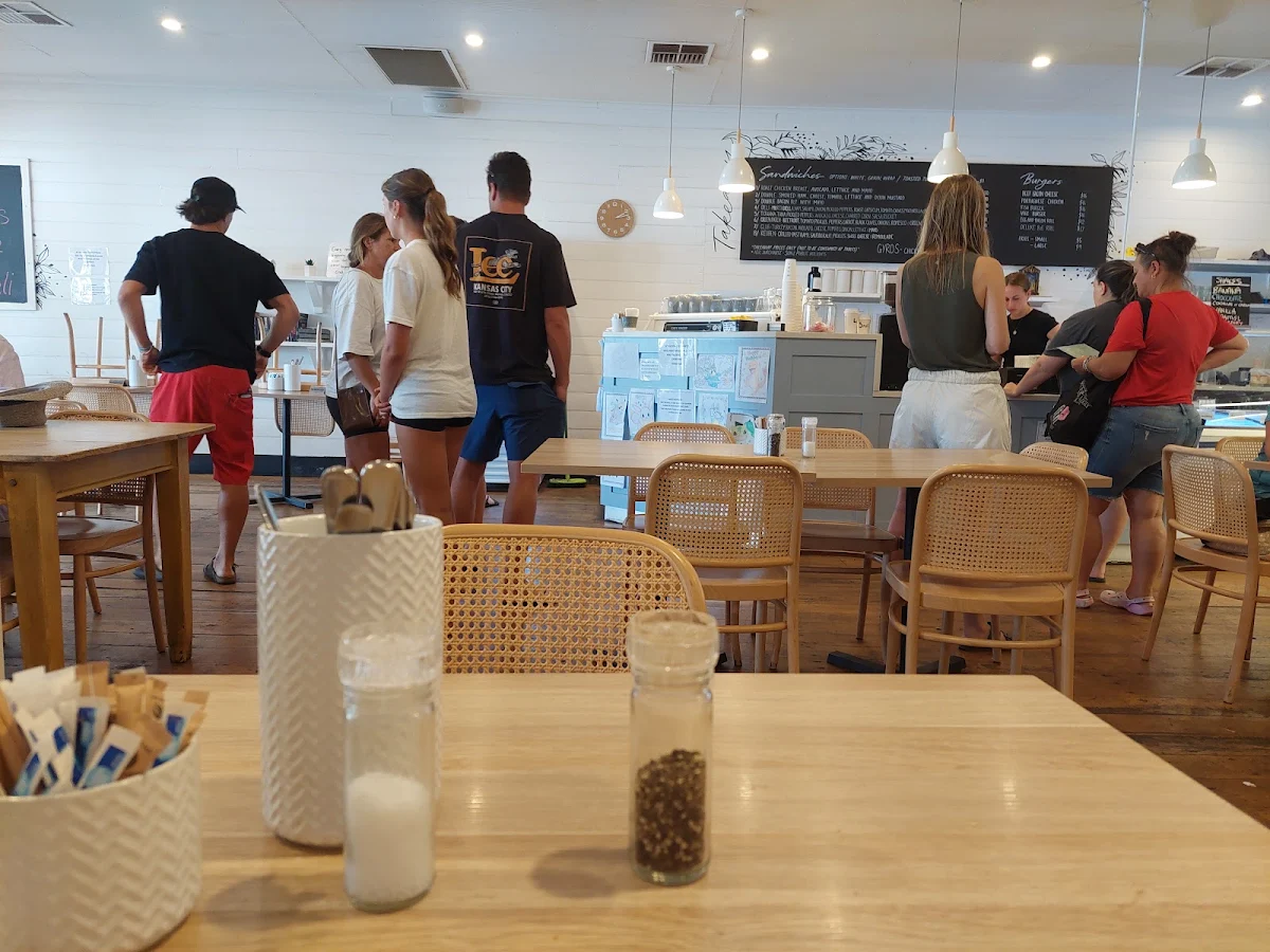 Vibe, The Deli