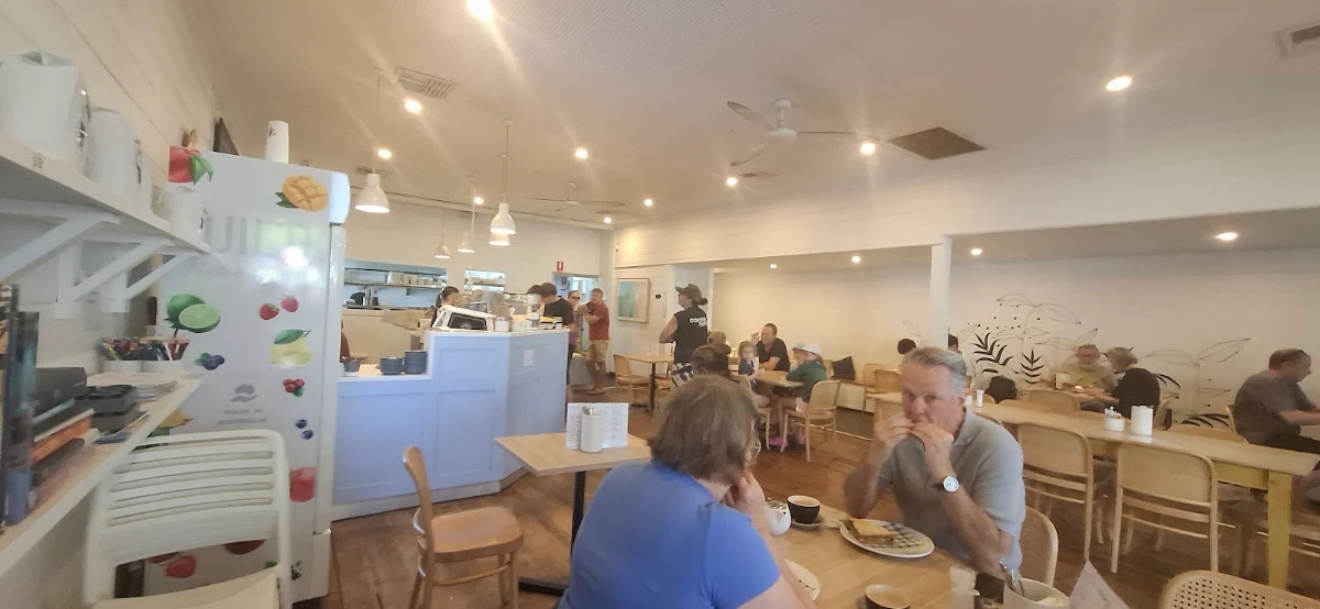 Vibe, The Deli