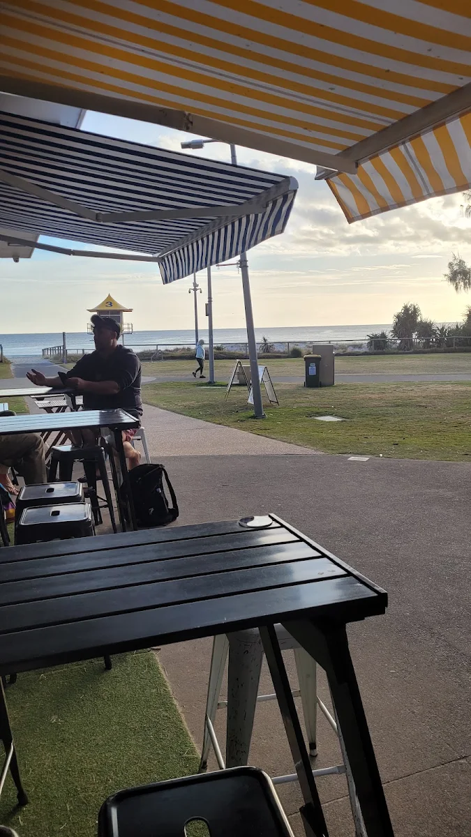Vibe, Board Short Barista