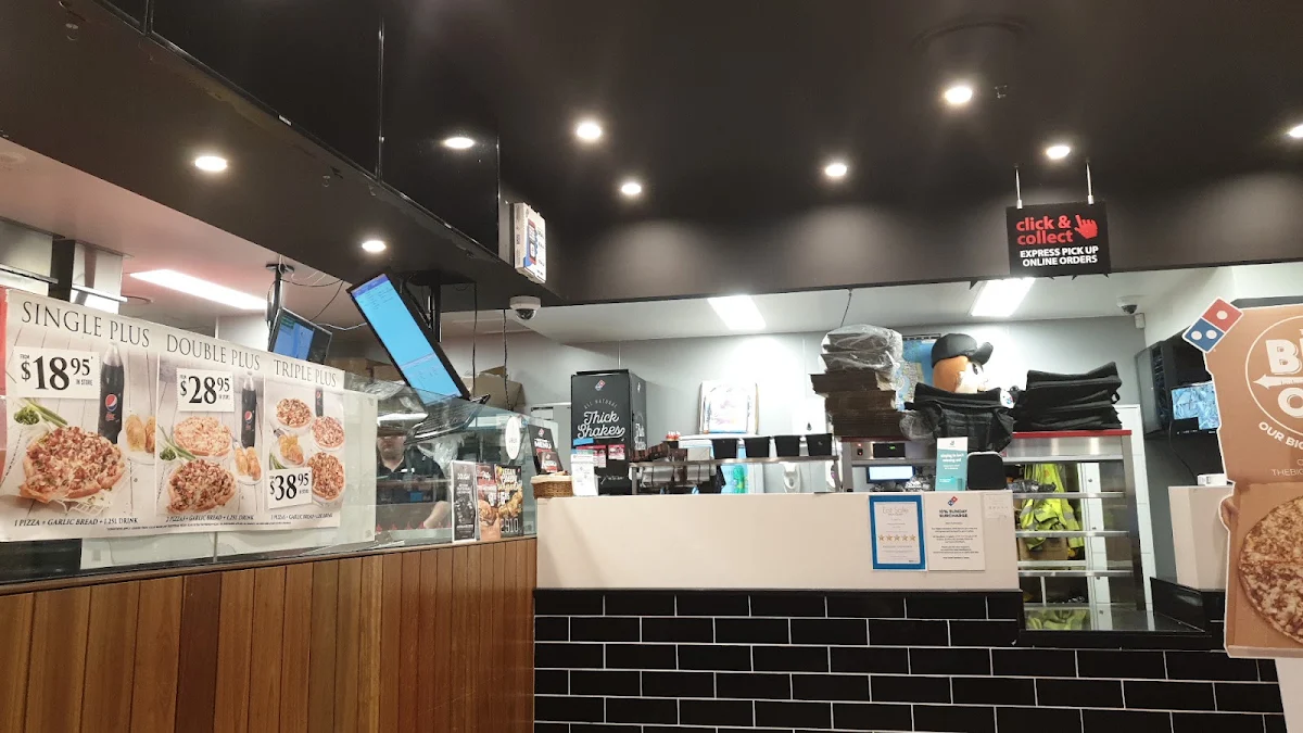 Menu, Domino's Pizza Broadbeach