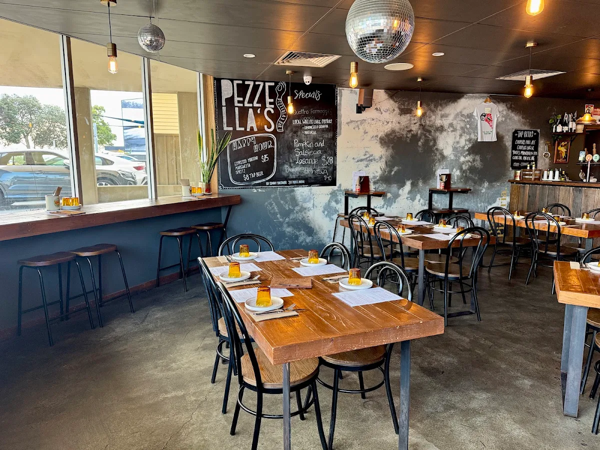 Vibe, Pezzella’s Pizzeria and Bar