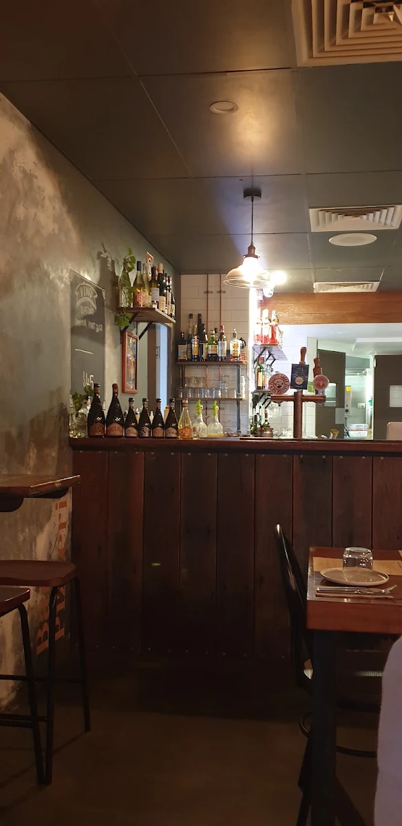Vibe, Pezzella’s Pizzeria and Bar