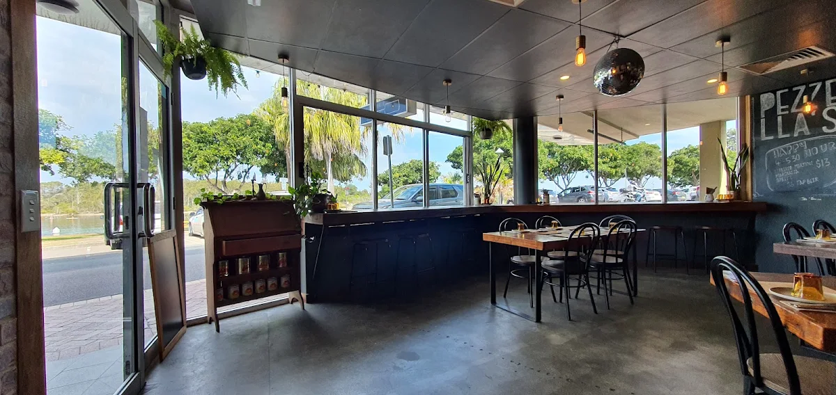 Vibe, Pezzella’s Pizzeria and Bar