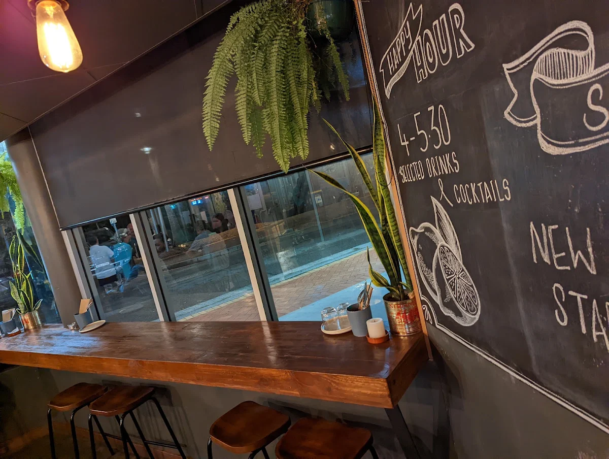 Vibe, Pezzella’s Pizzeria and Bar