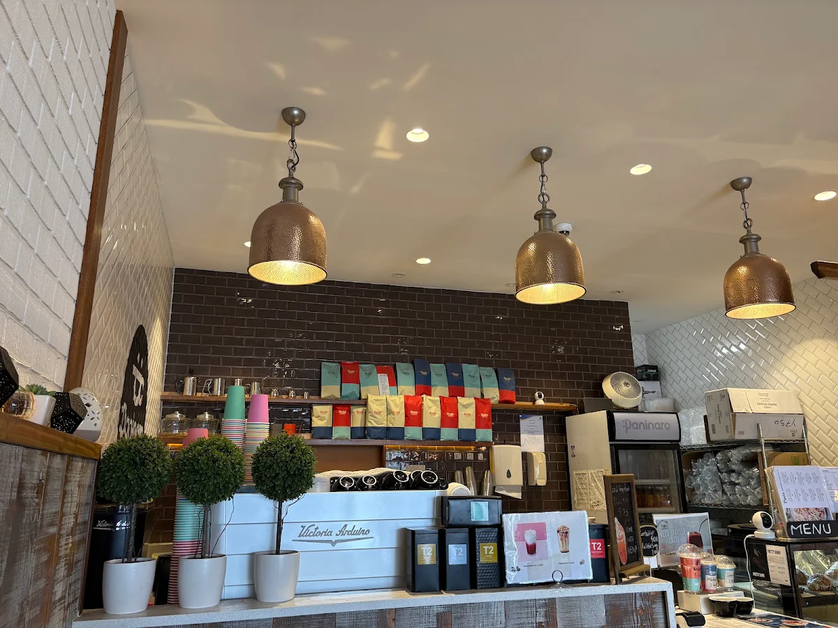 Vibe, Paninaro Cafe