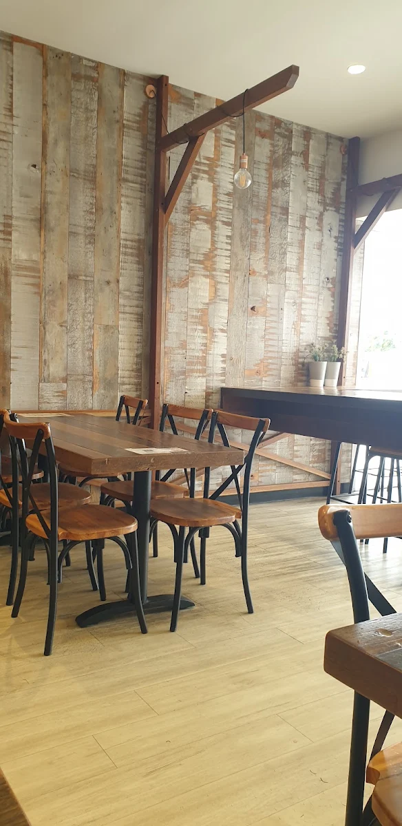 Vibe, Paninaro Cafe