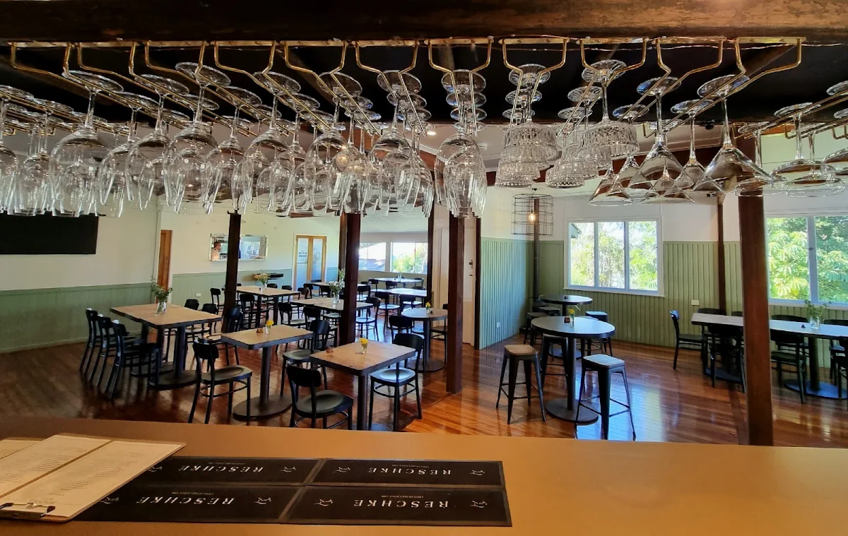 Vibe, Roadvale Hotel