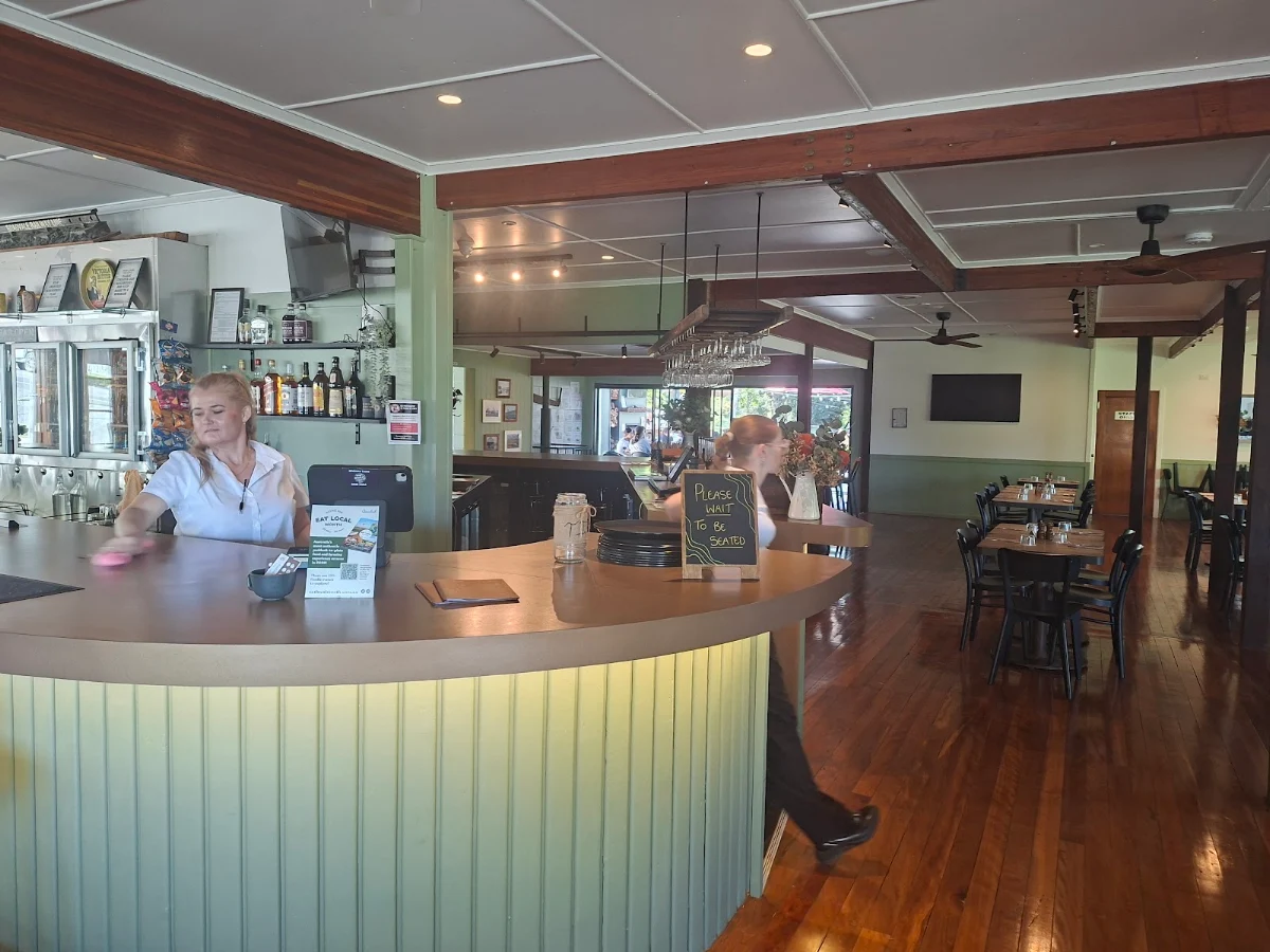 Vibe, Roadvale Hotel