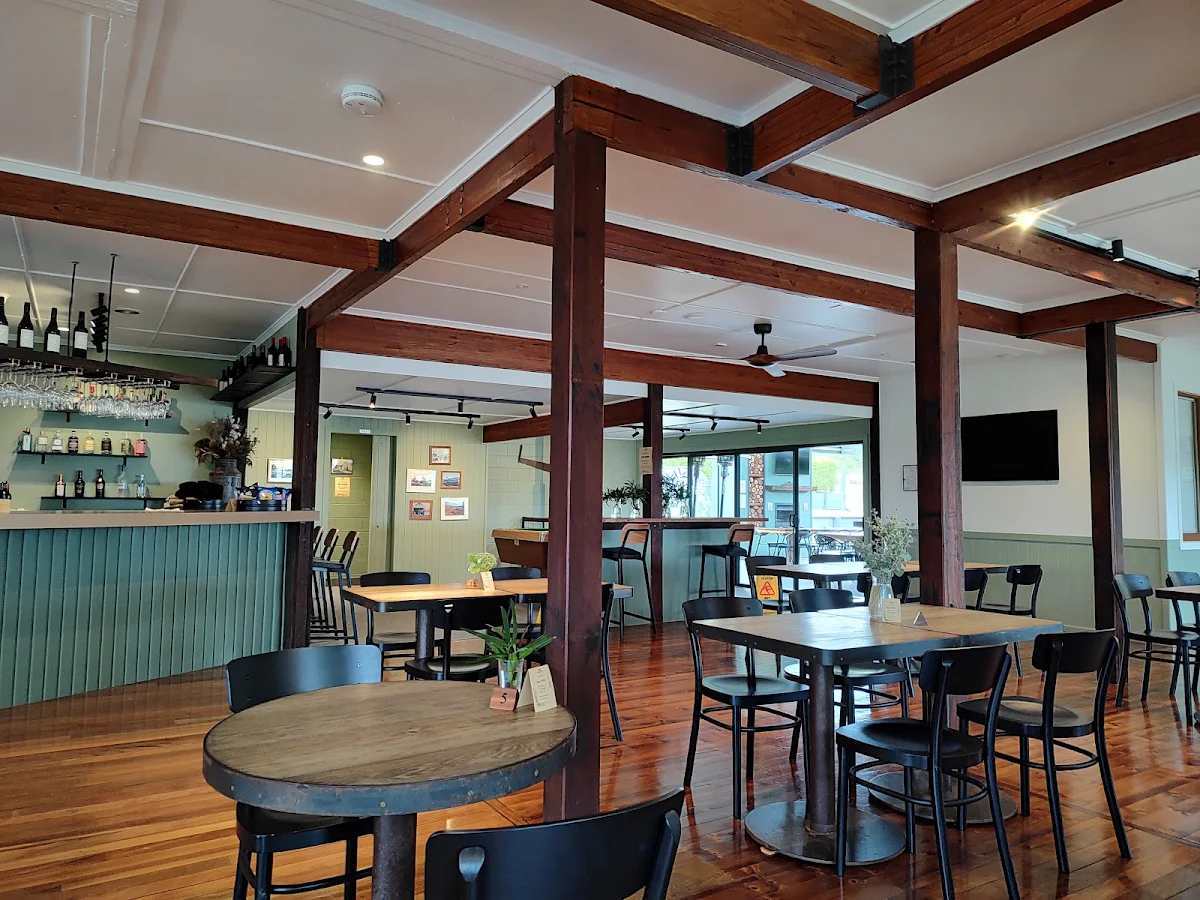Vibe, Roadvale Hotel