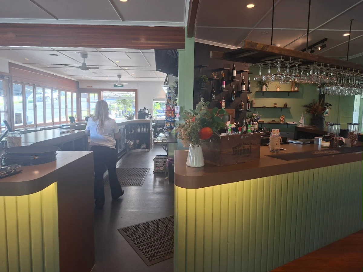 Vibe, Roadvale Hotel