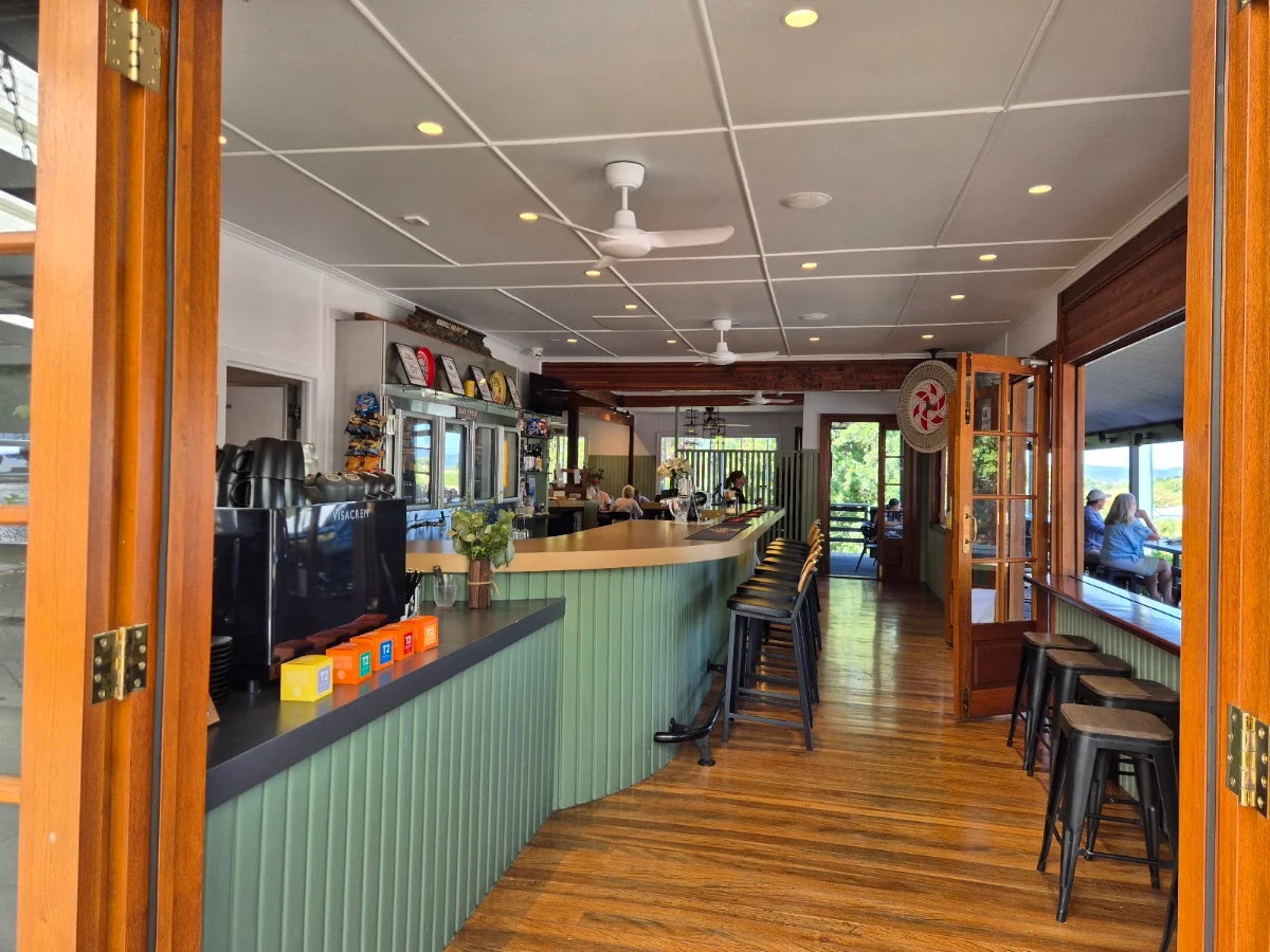 Vibe, Roadvale Hotel