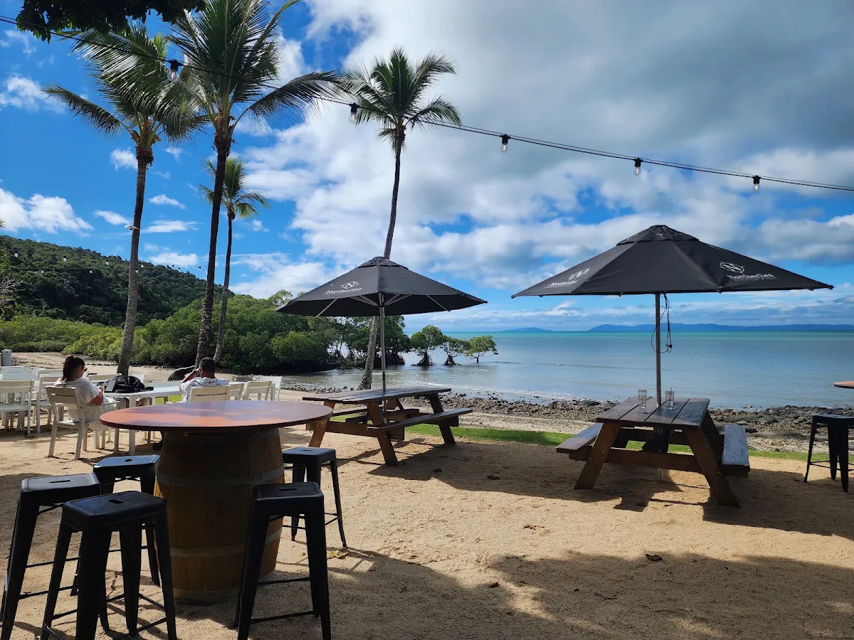 Vibe, Northerlies Beach Bar & Grill