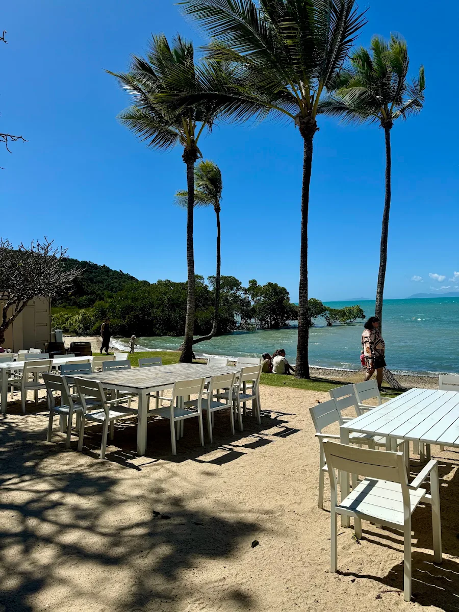 Vibe, Northerlies Beach Bar & Grill