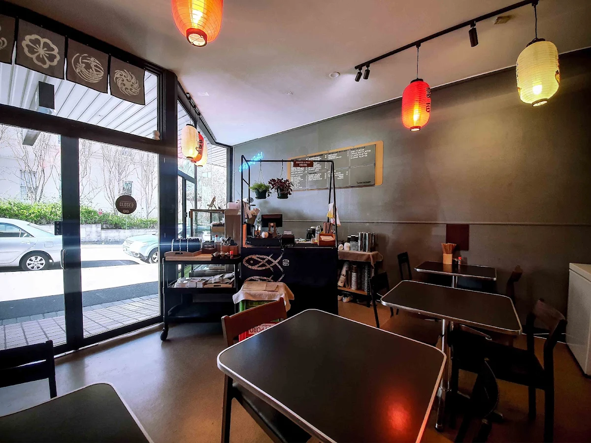 Vibe, Saint Sushi