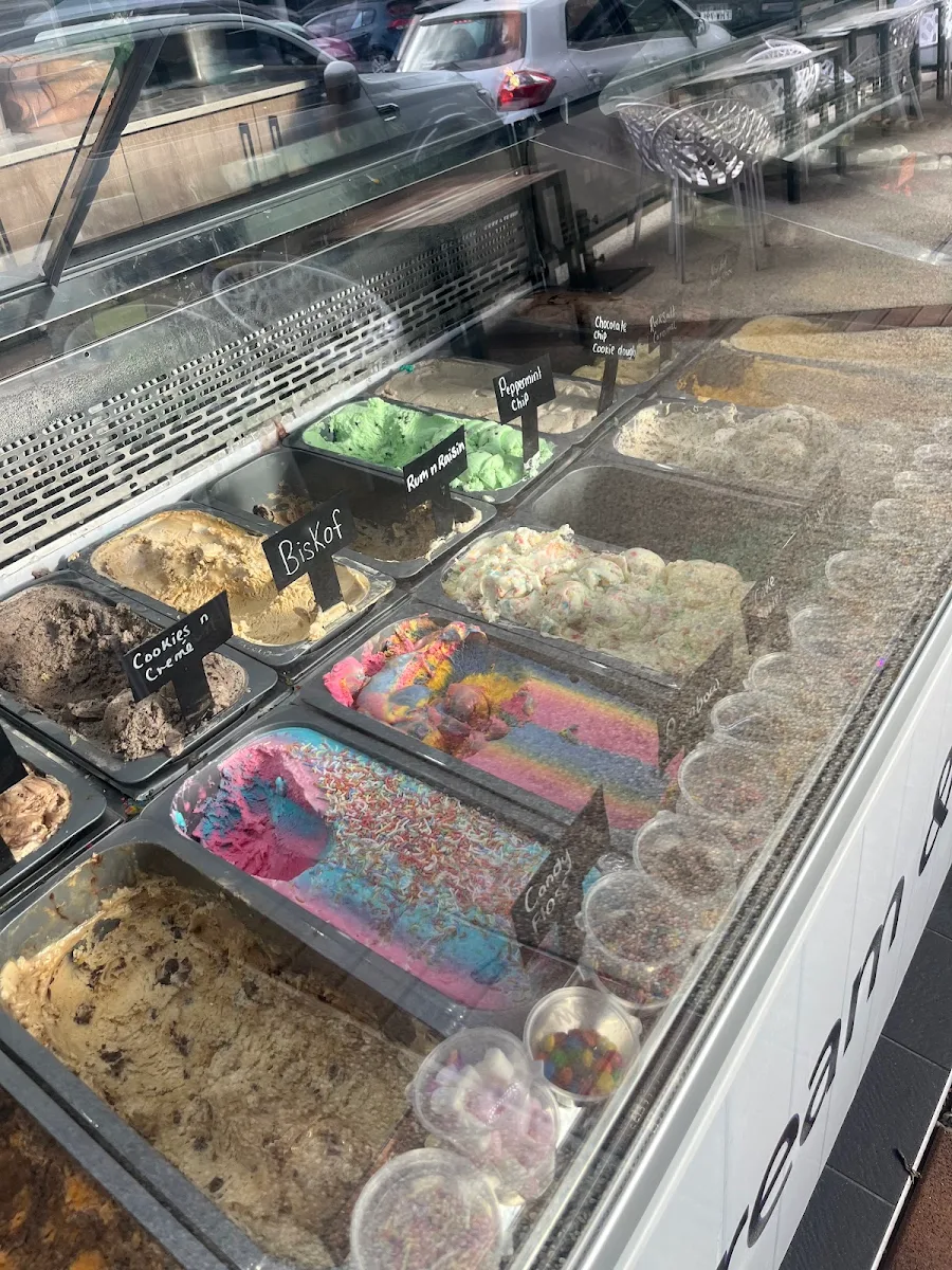 Vibe, Black Box Pizza and Icecream