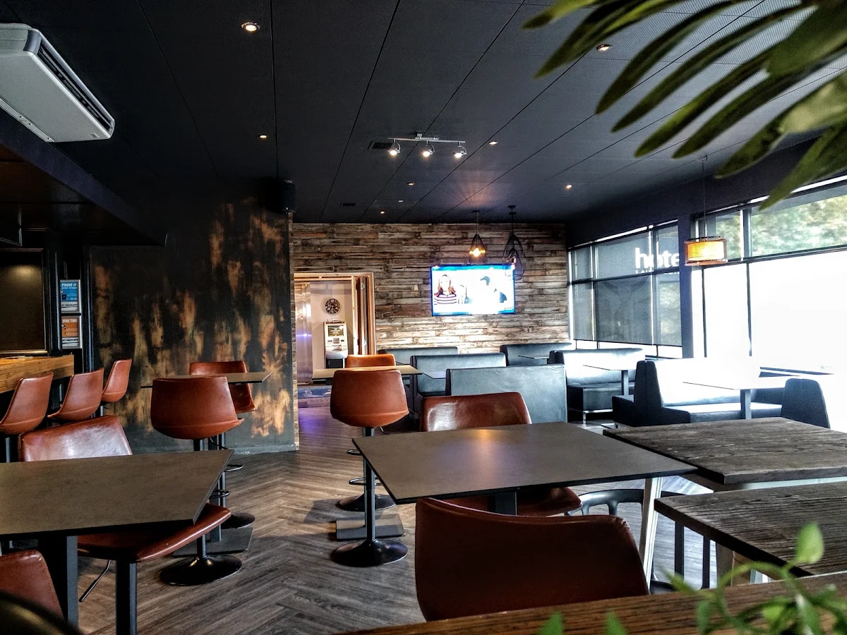 Vibe, Titanium Bar & Bistro