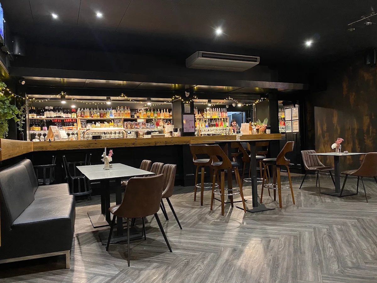 Vibe, Titanium Bar & Bistro