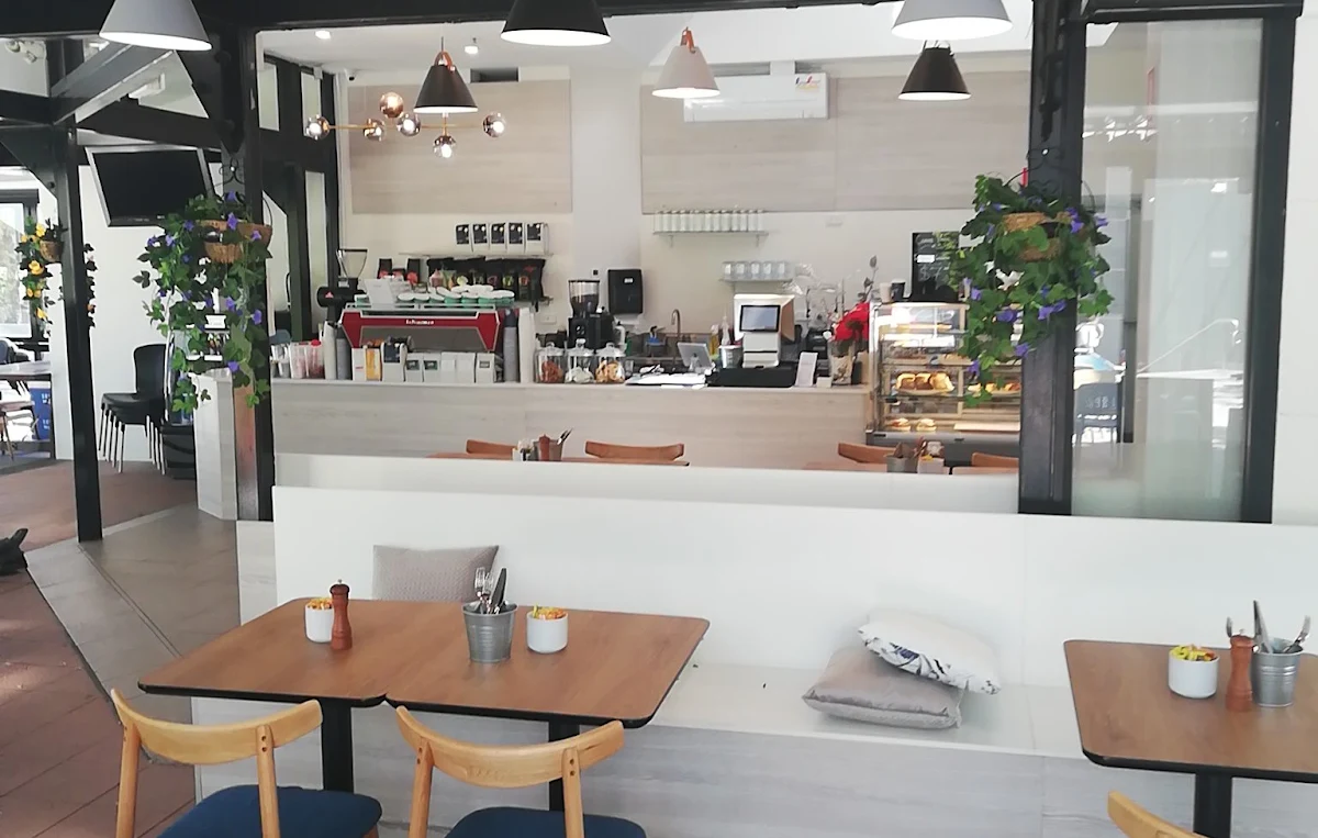 Vibe, Coffeehood Cafe