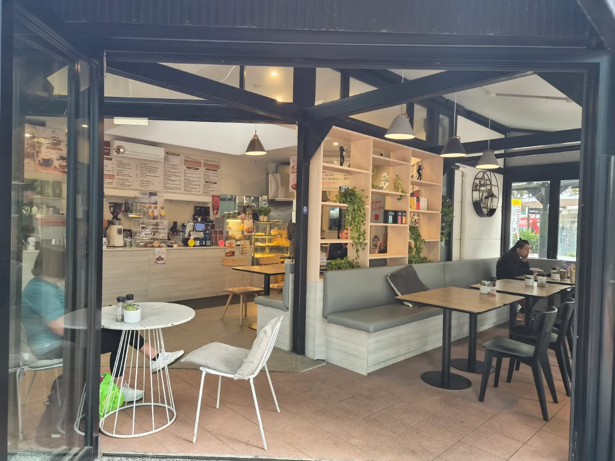 Vibe, Coffeehood Cafe