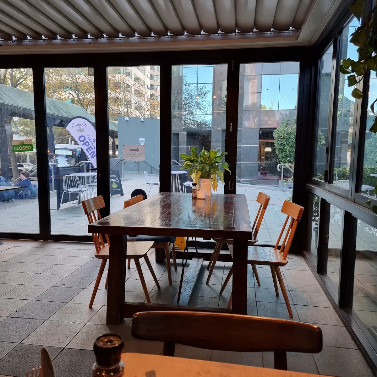 Vibe, Coffeehood Cafe