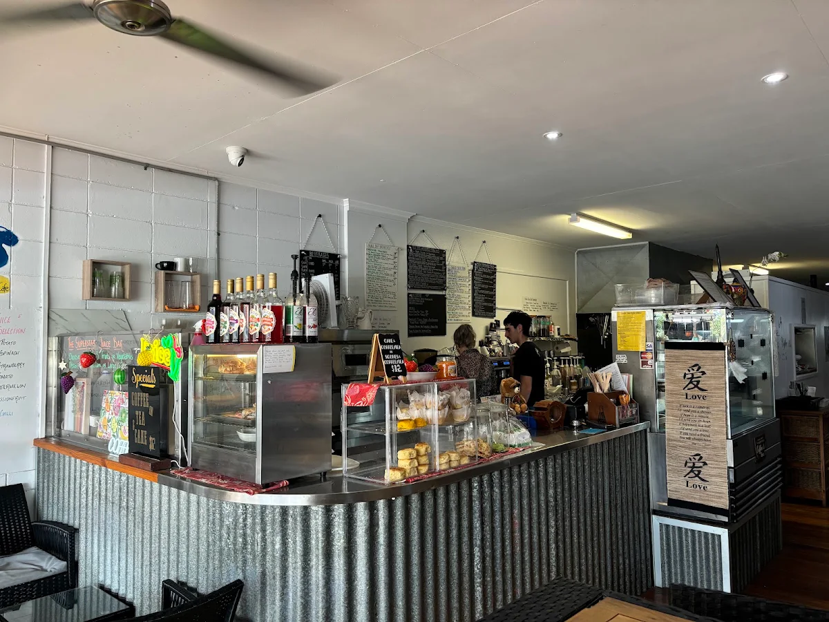 Vibe, Superstar Cafe
