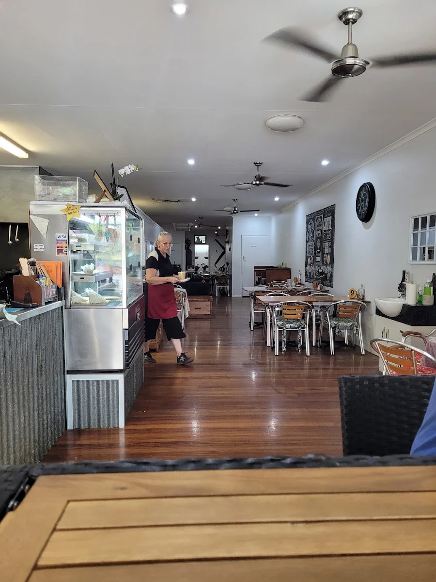 Vibe, Superstar Cafe