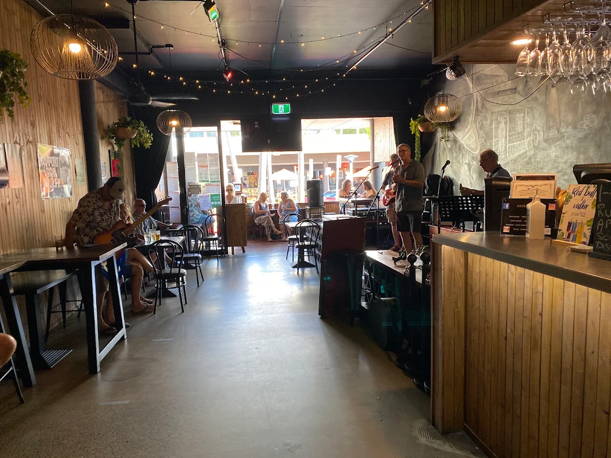 Vibe, The Double Barrel Bar