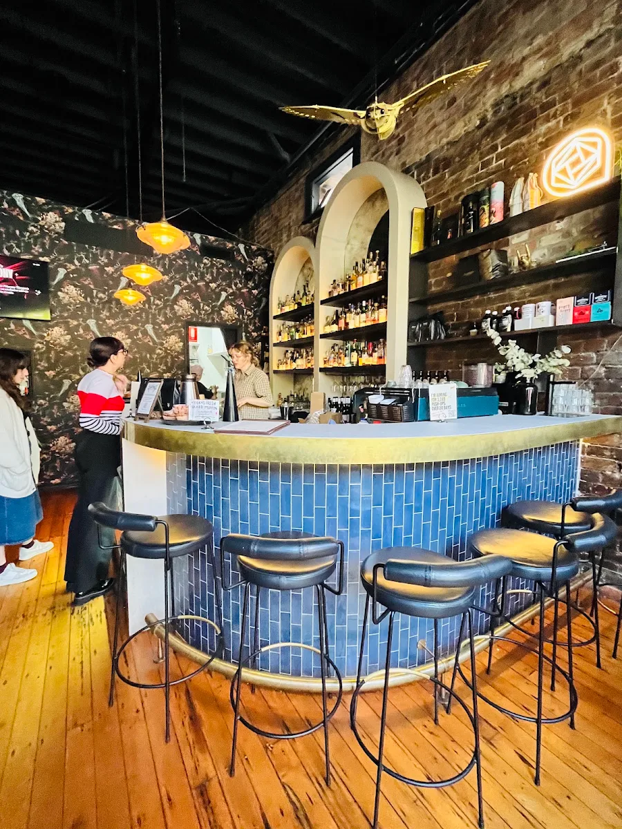 Vibe, Fables Bar & Café