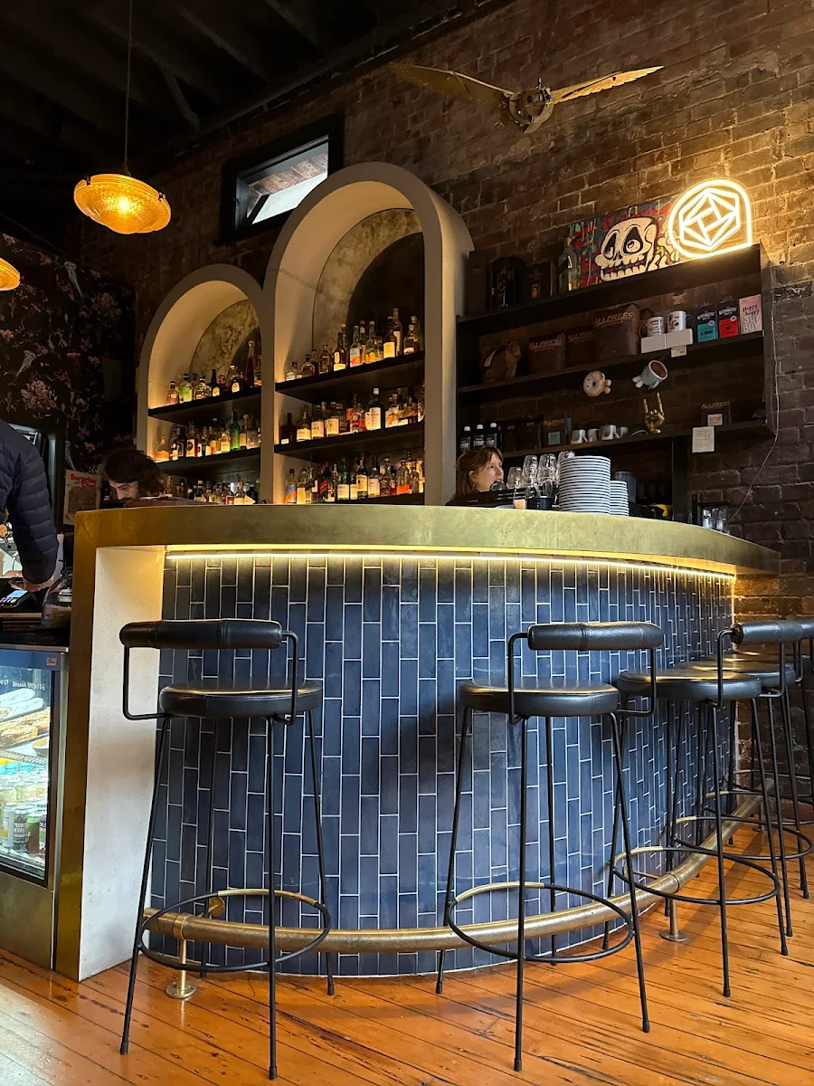 Vibe, Fables Bar & Café