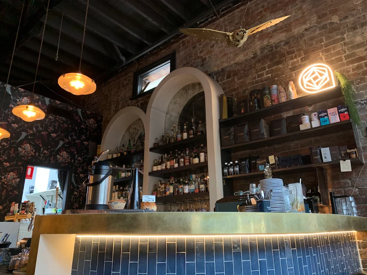Vibe, Fables Bar & Café