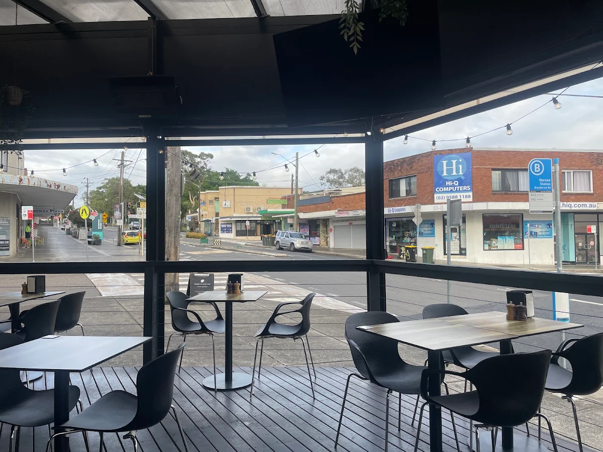 Vibe, Cafe 52