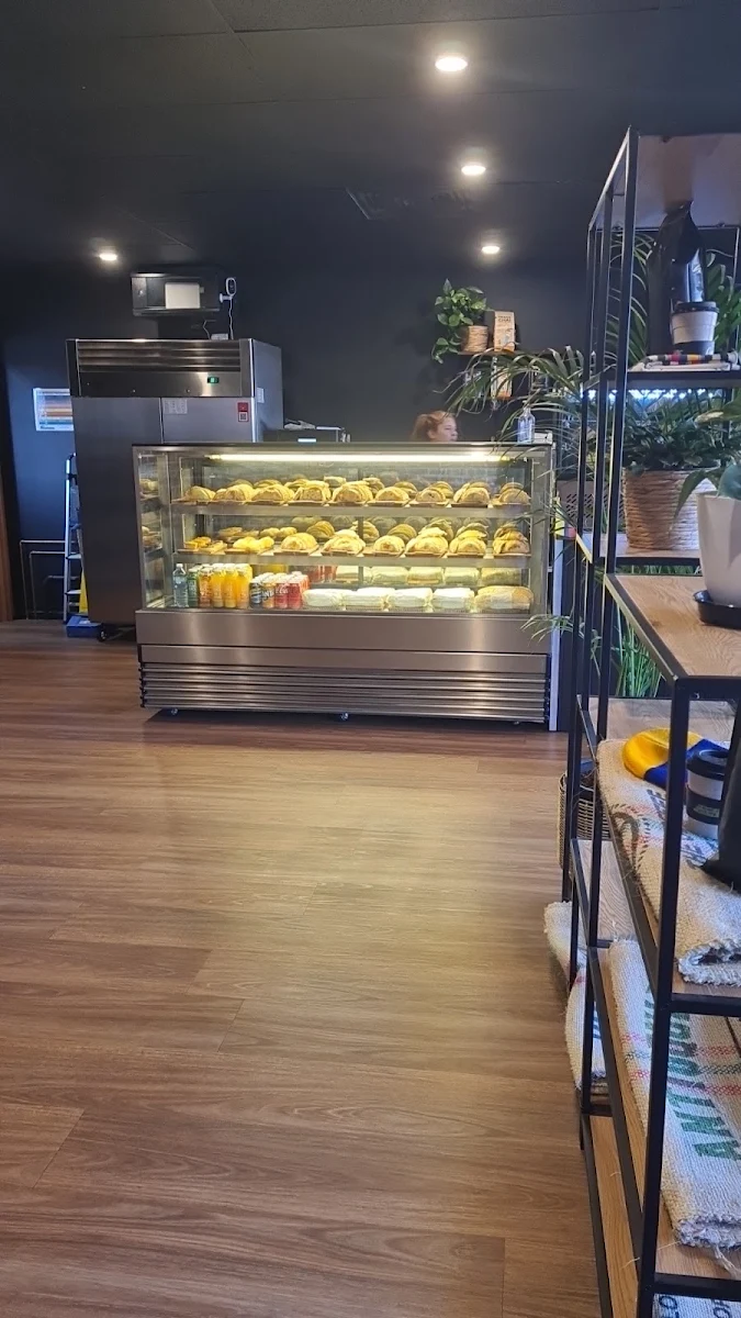 Vibe, Cesar's Café