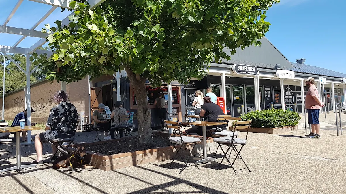 Vibe, Cesar's Café