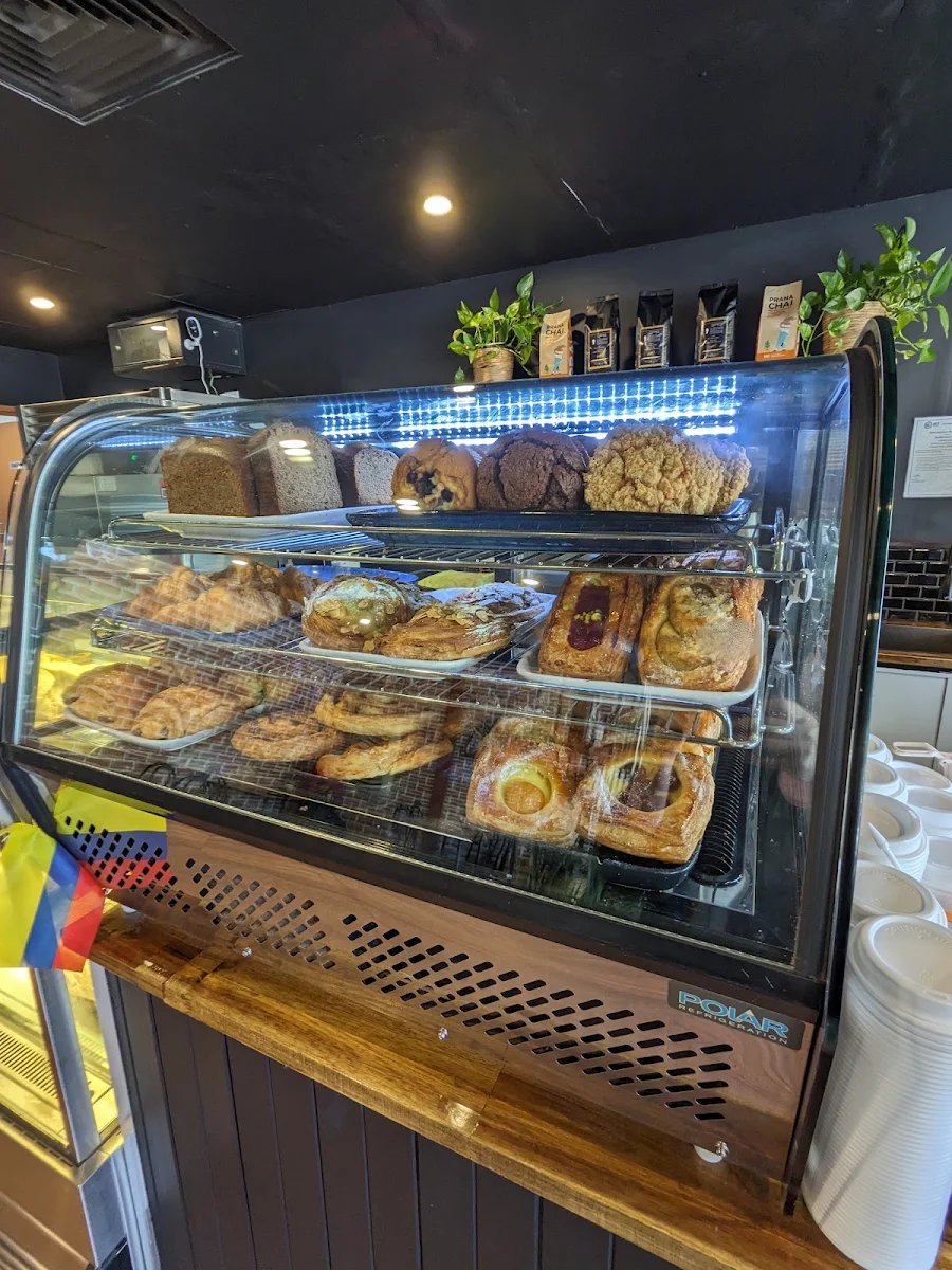 Vibe, Cesar's Café