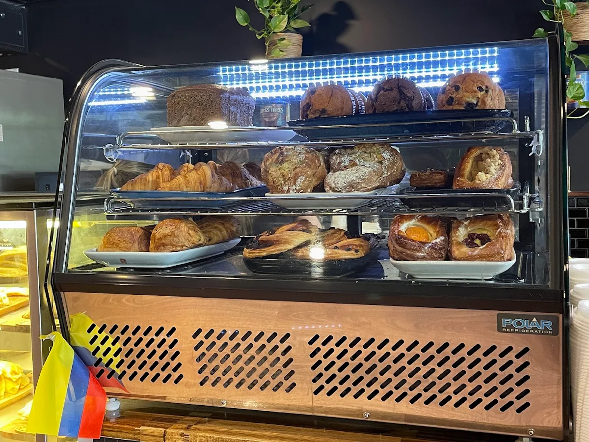 Vibe, Cesar's Café