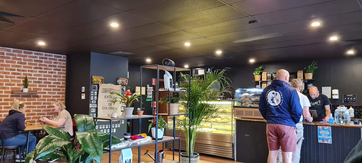 Vibe, Cesar's Café