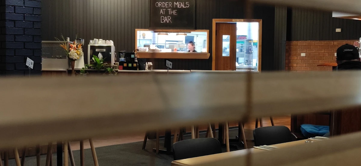 Vibe, Settlers Tavern Tawonga South