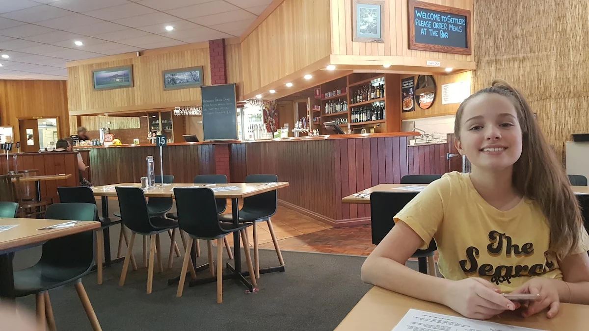 Vibe, Settlers Tavern Tawonga South