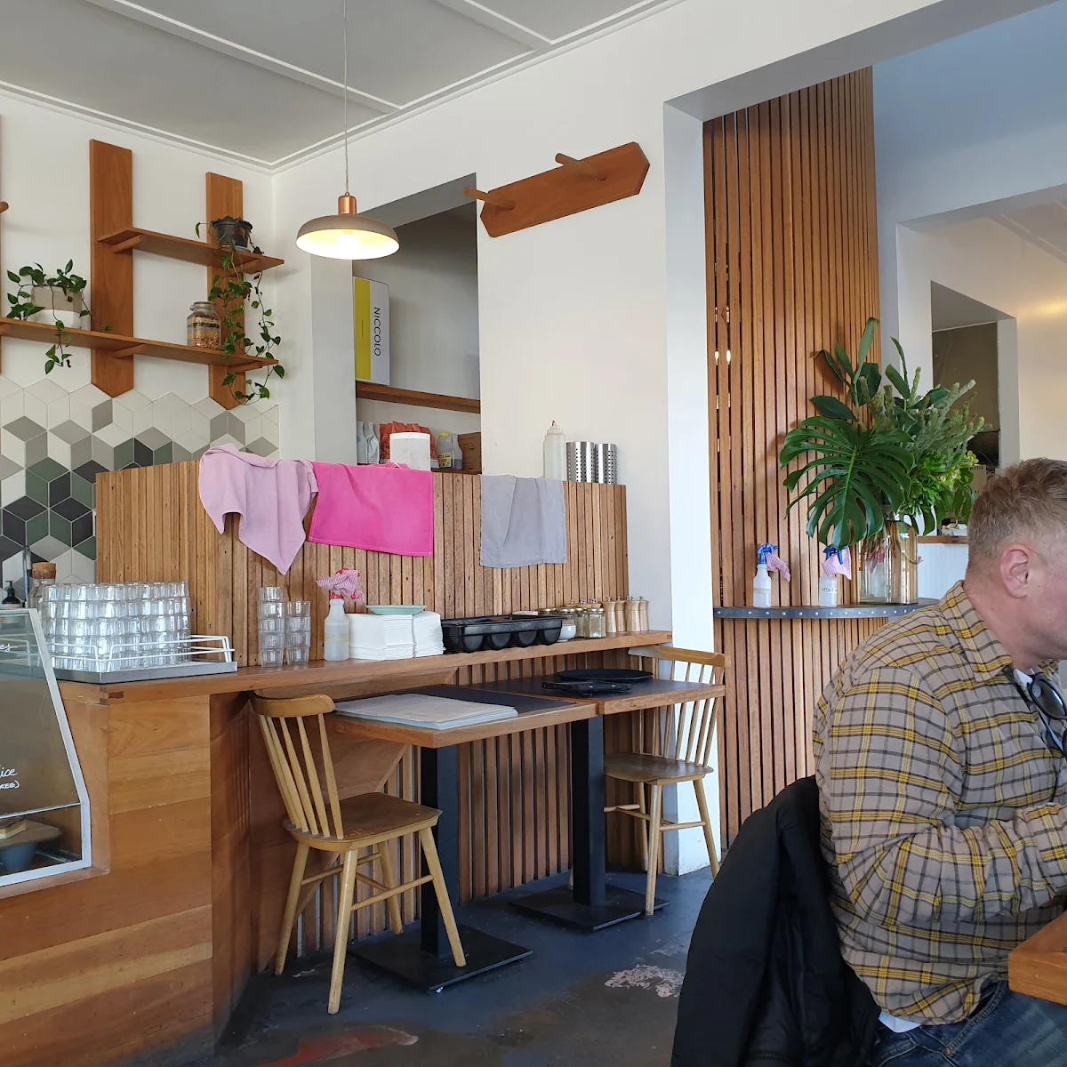 Vibe, Left Field Cafe Carnegie