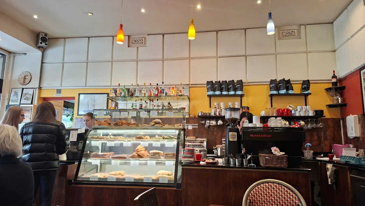 Vibe, Cafe Cirino