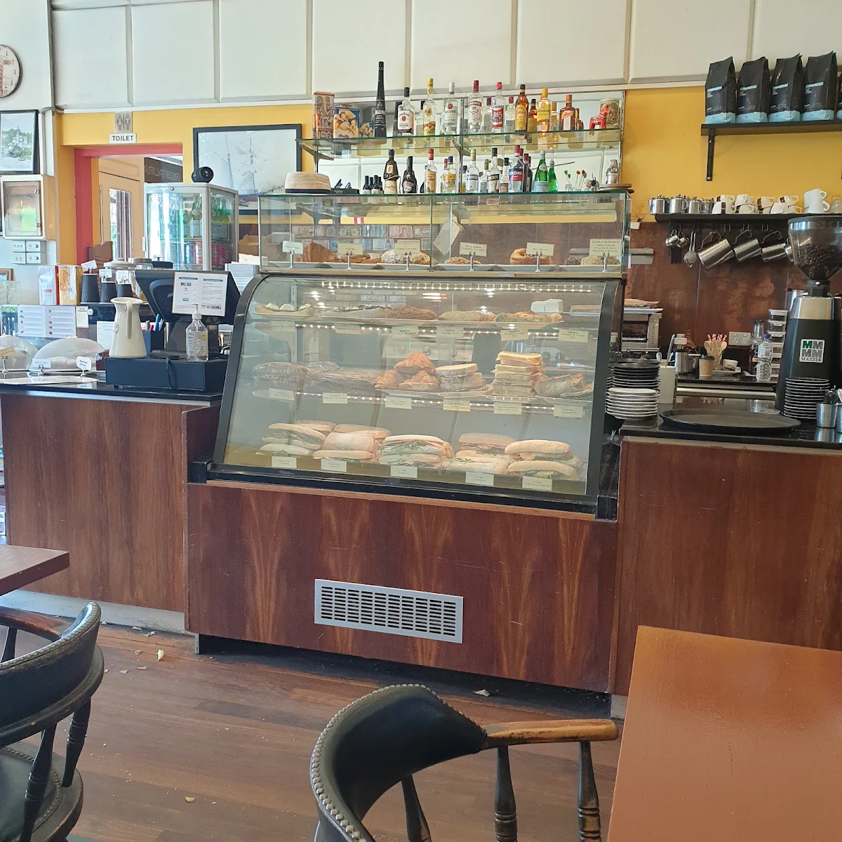 Vibe, Cafe Cirino