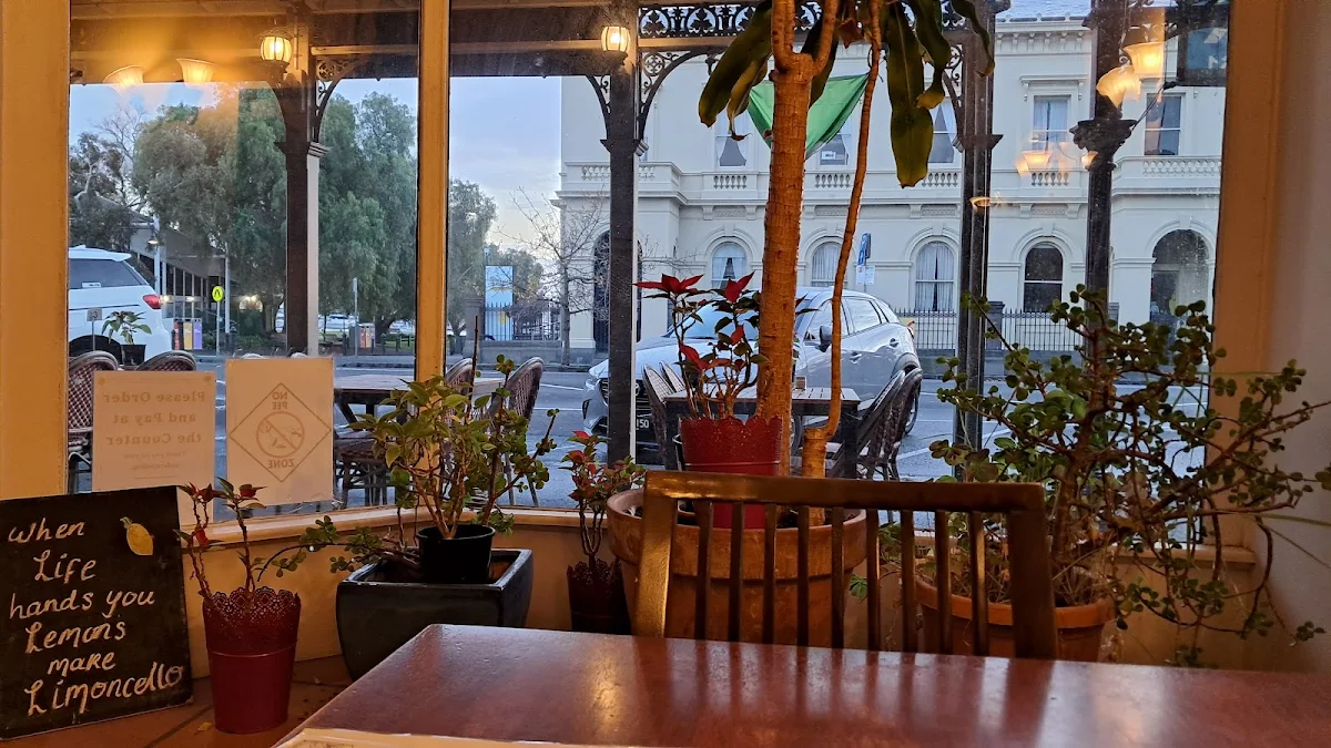 Vibe, Cafe Cirino